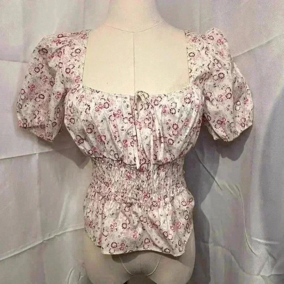 (NWT) WAYF - Floral Print Smocked Waist Top & Puff Sleeves - Picture 2 of 7